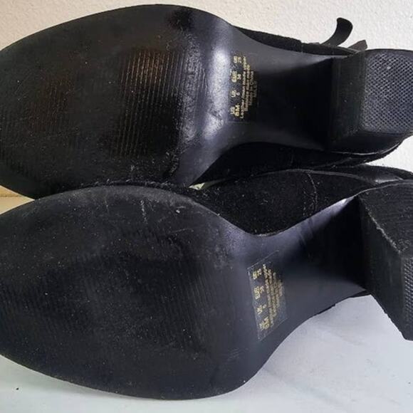 Carlos Black Leather Booties- Women's Size 8.5- Estimated Retail- $99 - Picture 6 of 7